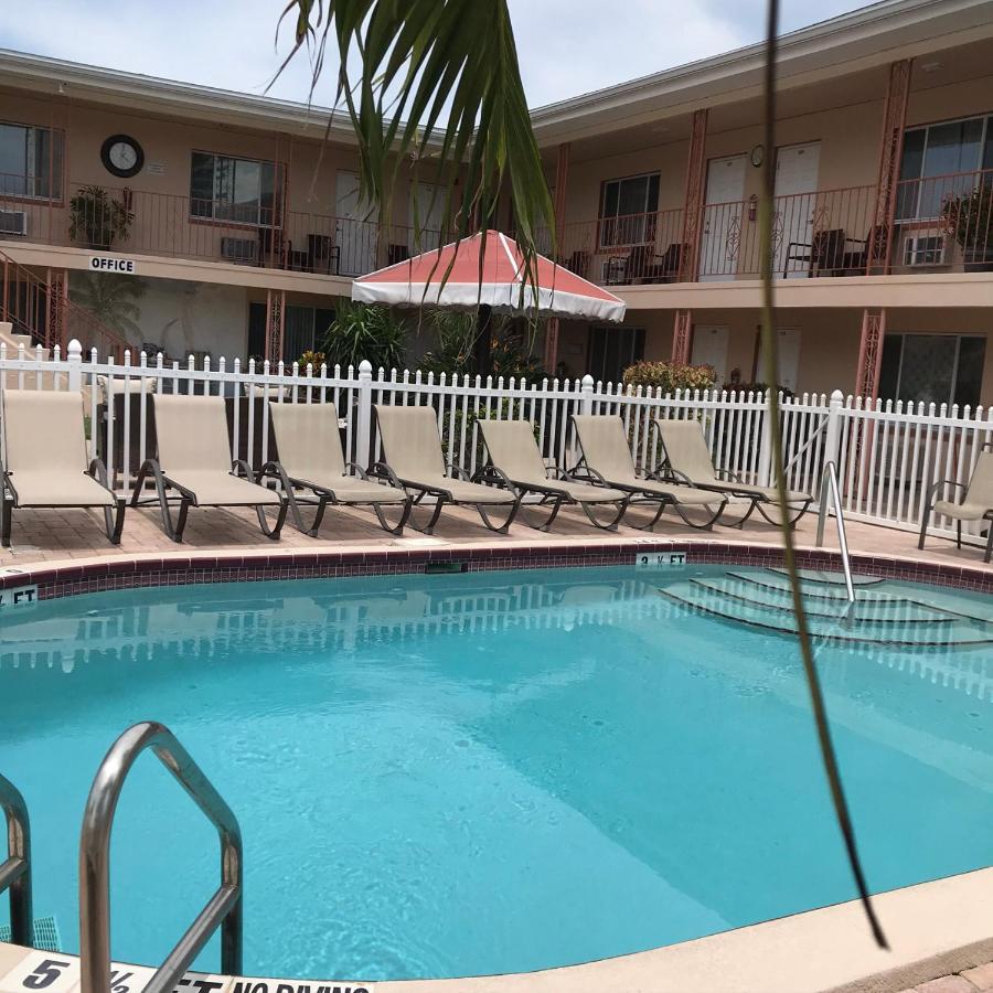 Carlton House Motel And Suites St. Pete Beach Ngoại thất bức ảnh