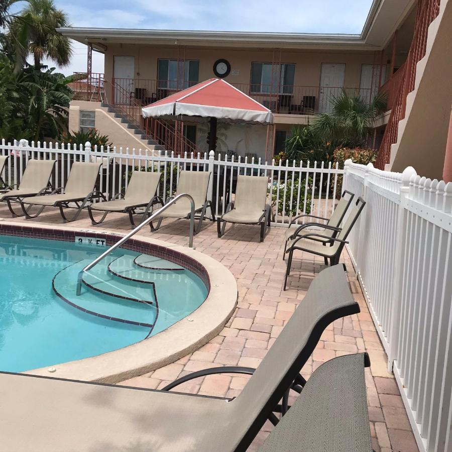 Carlton House Motel And Suites St. Pete Beach Ngoại thất bức ảnh