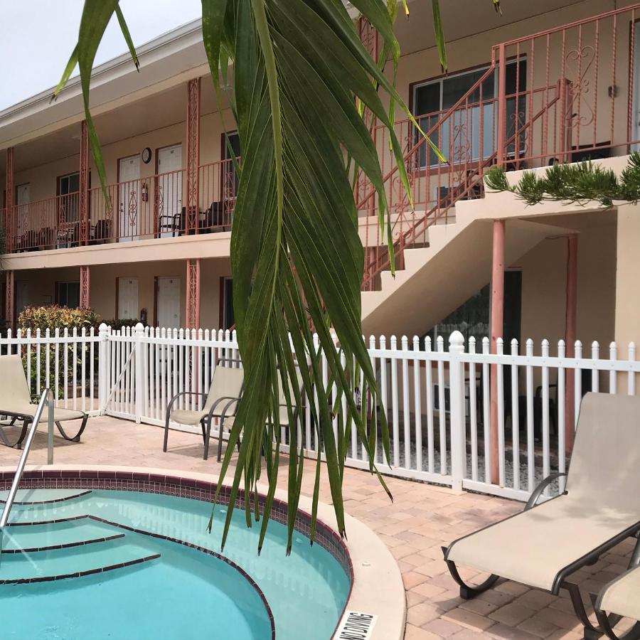 Carlton House Motel And Suites St. Pete Beach Ngoại thất bức ảnh