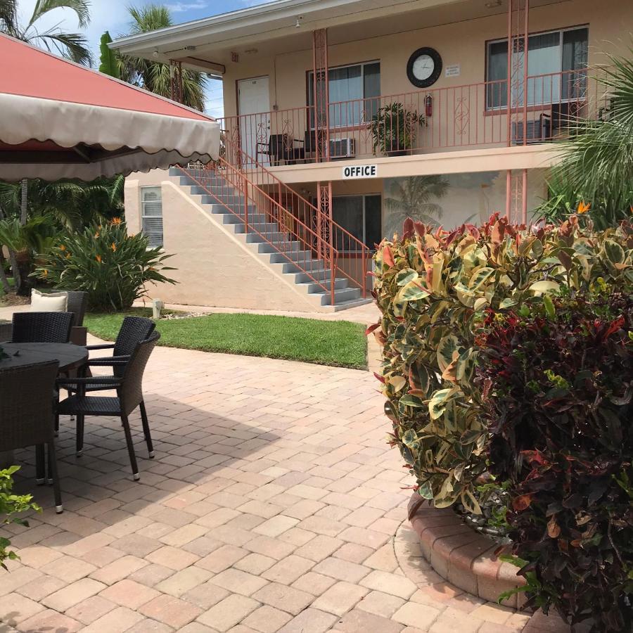 Carlton House Motel And Suites St. Pete Beach Ngoại thất bức ảnh