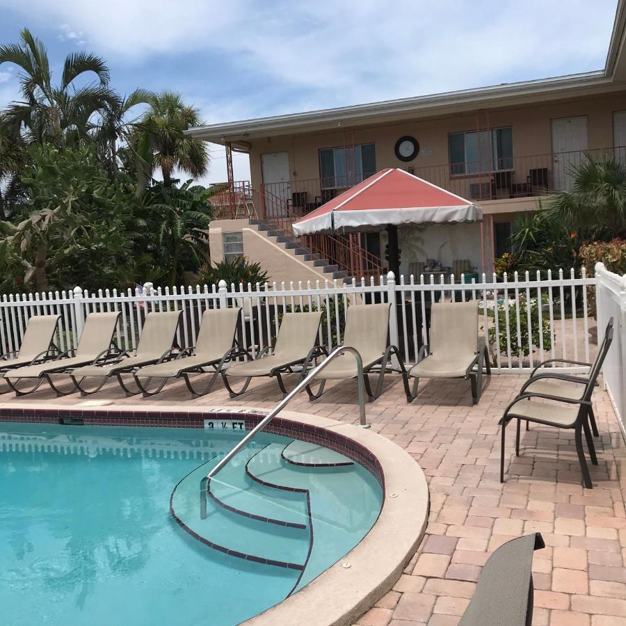 Carlton House Motel And Suites St. Pete Beach Ngoại thất bức ảnh