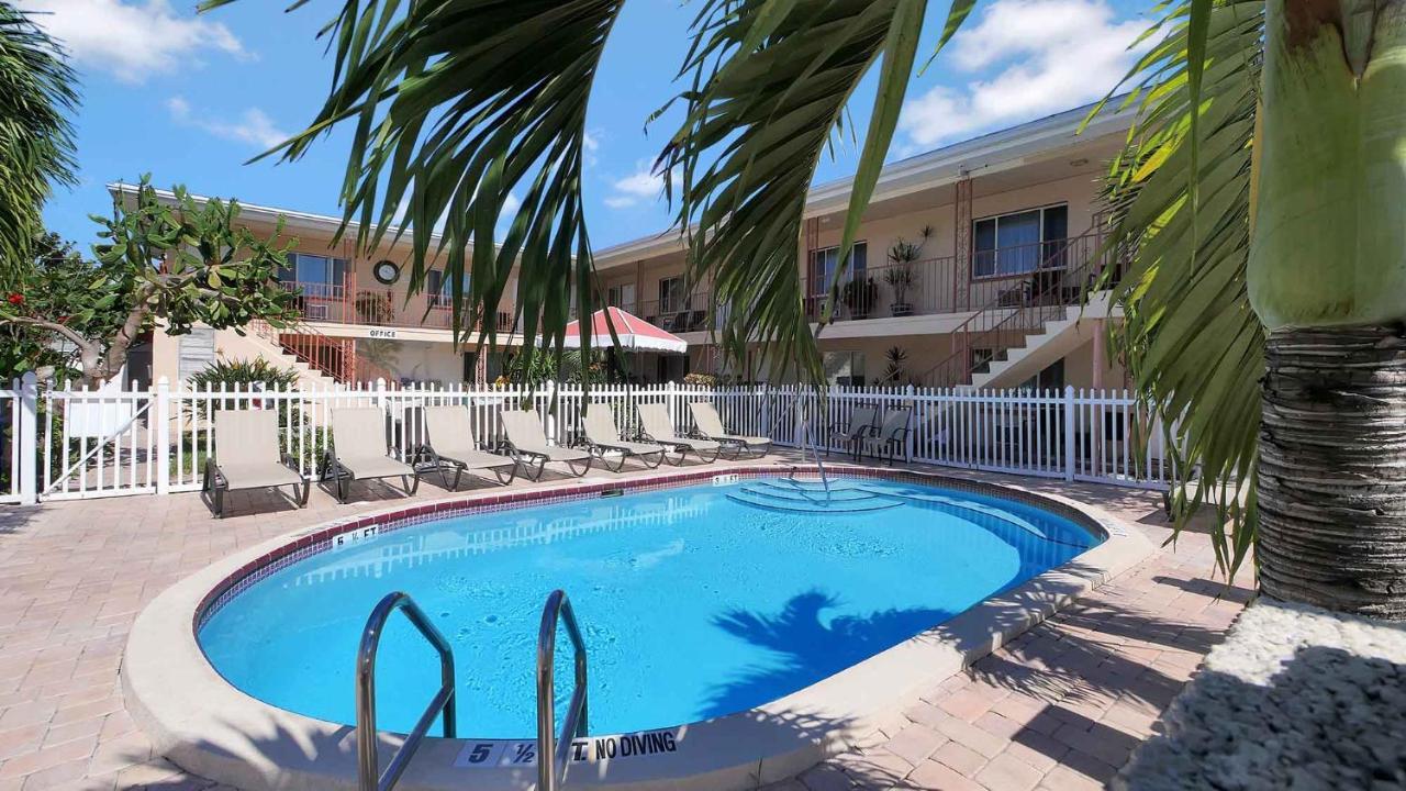 Carlton House Motel And Suites St. Pete Beach Ngoại thất bức ảnh