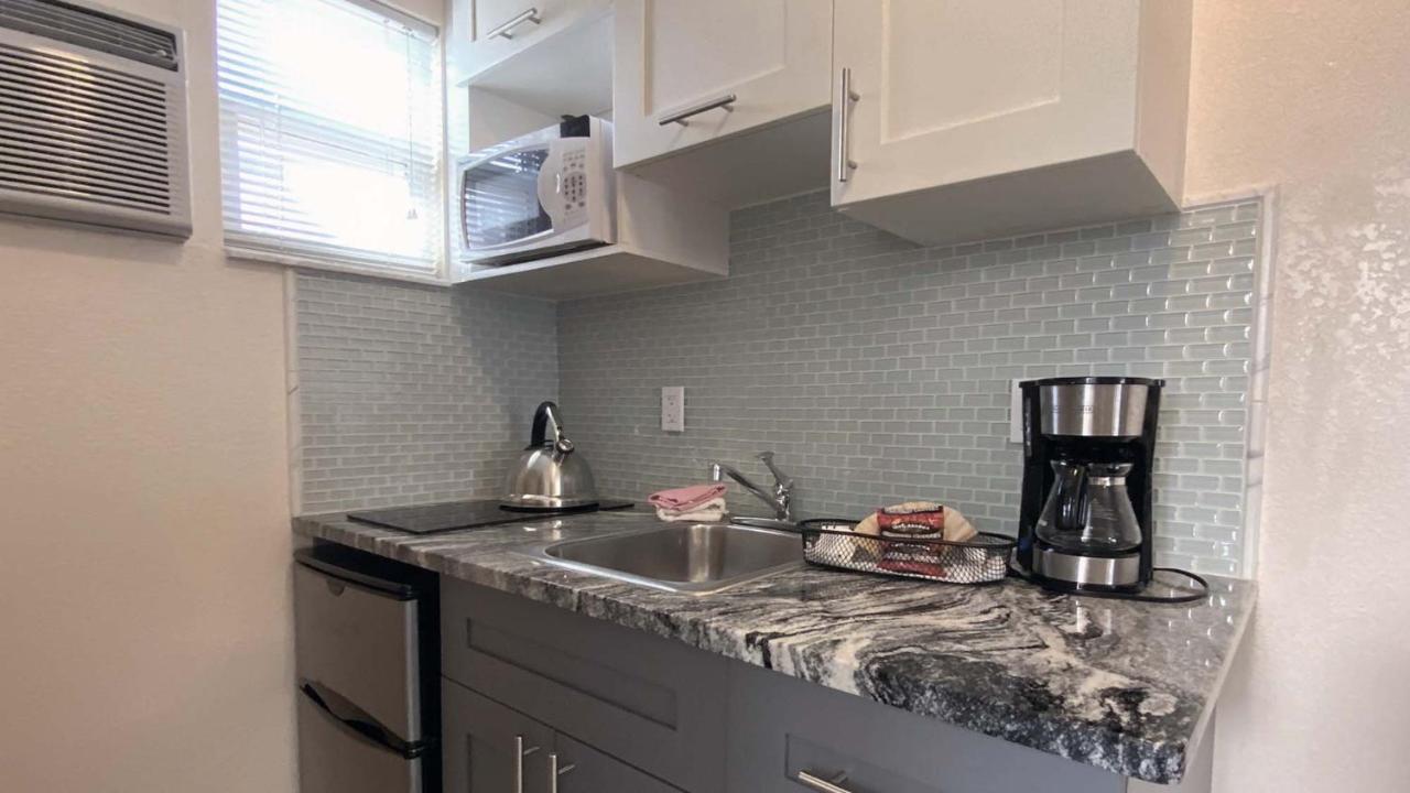 Carlton House Motel And Suites St. Pete Beach Ngoại thất bức ảnh
