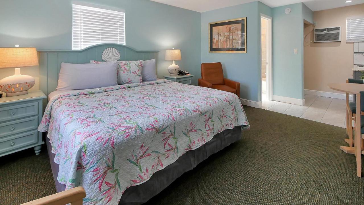 Carlton House Motel And Suites St. Pete Beach Ngoại thất bức ảnh