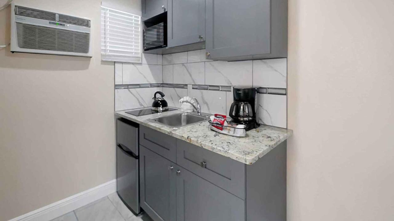 Carlton House Motel And Suites St. Pete Beach Ngoại thất bức ảnh