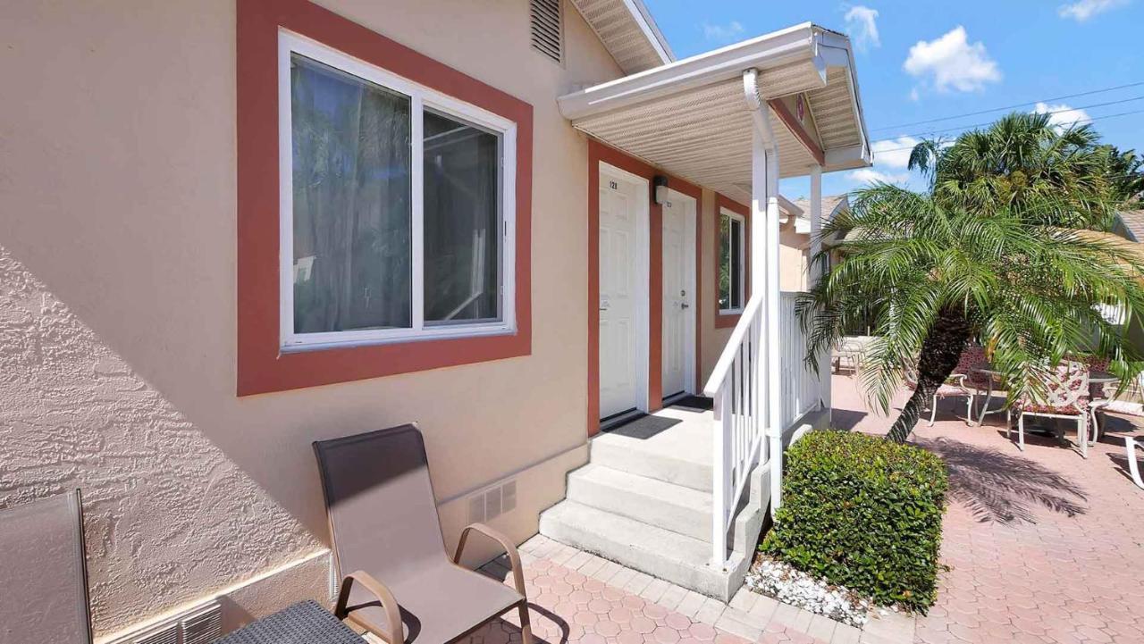 Carlton House Motel And Suites St. Pete Beach Ngoại thất bức ảnh
