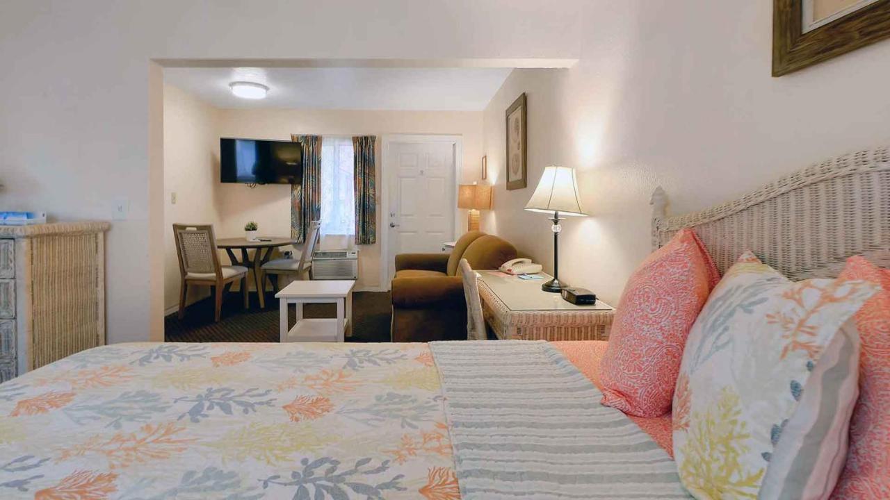 Carlton House Motel And Suites St. Pete Beach Ngoại thất bức ảnh