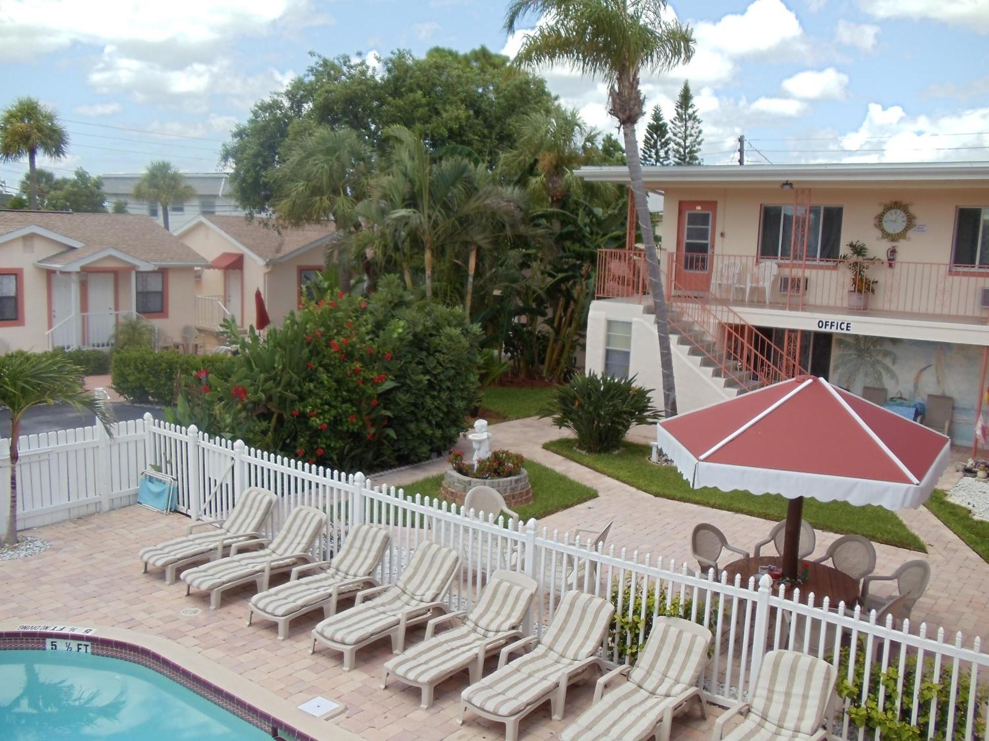 Carlton House Motel And Suites St. Pete Beach Ngoại thất bức ảnh